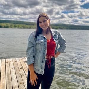 Meet your Posher, Annie-pier